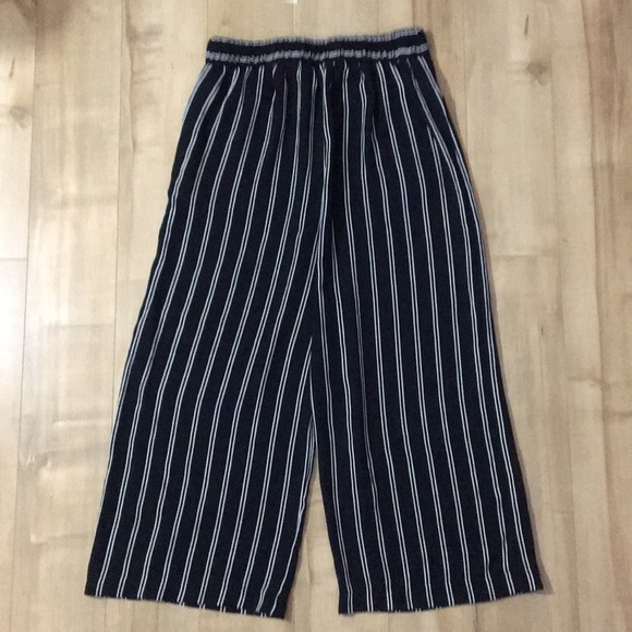 Wide Leg Striped Mid Calf Pants - Picture 5 of 5
